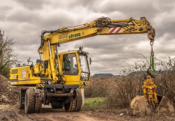 工程机械推土机使用技巧与注意事项
